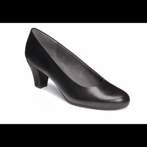 Aerosoles “Shore Thing” black leather 2.25” heels